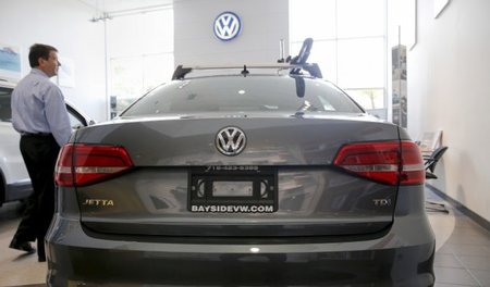 Ein VW-Jetta TDI in einem Autosalon in New York Ein VW-Jetta TDI in einem Autosalon in New York
