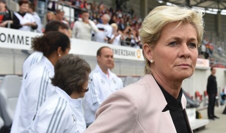 »Probleme beim ersten Kontakt« Silvia Neid »Probleme beim ersten Kontakt« Silvia Neid