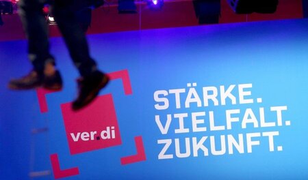Ver.di-Kongress in Leipzig: Beleuchter auf dem Weg zu seinen Sch... Ver.di-Kongress in Leipzig: Beleuchter auf dem Weg zu seinen Sch...