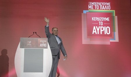Grüß euch, Genossen: Gregor Gysi bei der Syriza-Wahlkundgebung i...