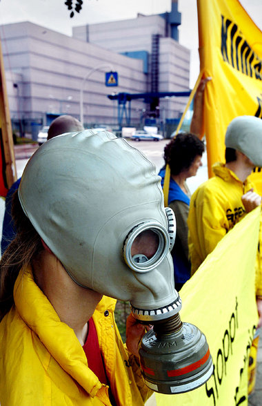 Nie wieder ans Netz – Greenpeace-Aktivisten vor dem AKW Krümmel