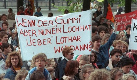 Demonstration gegen die Übernahme des bundesdeutschen Paragraphe...