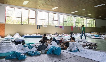 Bundesweit sind die Lager fast durchweg überfüllt. Auch in diese...