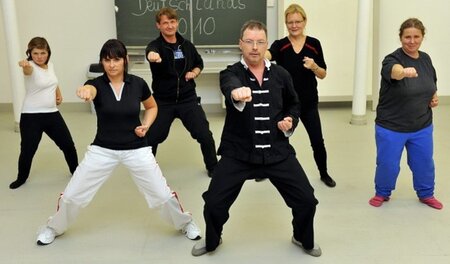 Chigong, Ching Dong, Dingdong? Nein: Qi-Gong-Training in Waldshu... Chigong, Ching Dong, Dingdong? Nein: Qi-Gong-Training in Waldshu...