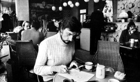 Heinz Jankofsky 1980 bei der Arbeit in einem seiner Lieblingscaf... Heinz Jankofsky 1980 bei der Arbeit in einem seiner Lieblingscaf...