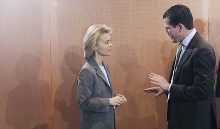 »Hervorragend«, ob mit oder ohne Doktortitel: Ministerplausch zw... »Hervorragend«, ob mit oder ohne Doktortitel: Ministerplausch zw...