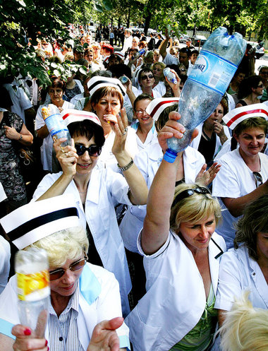 Demonstration streikender Krankenschwestern vor dem Sitz des Min...