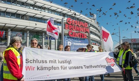 Tausende streikten am Mittwoch bundesweit gegen die Tarifflucht ...