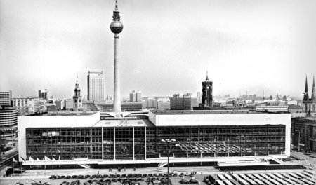 Architektonische Allegorien zweier Staaten, die unterschiedliche...