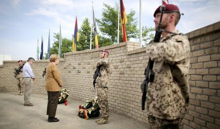 Gerade noch vor den Taliban gerettet: Der deutsche "Ehrenhain", ...