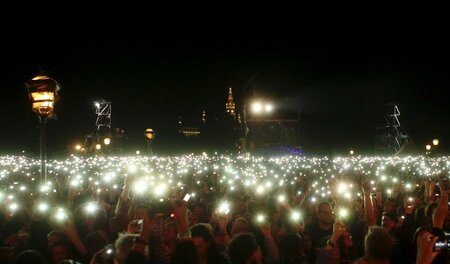Lichtermeer gegen Rassismus: »Voices for Refugees« am Samstag in... Lichtermeer gegen Rassismus: »Voices for Refugees« am Samstag in...