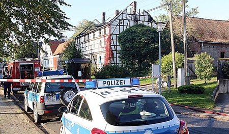 Das für die Unterbringung von Asylsuchenden vorgesehene Fachwerk... Das für die Unterbringung von Asylsuchenden vorgesehene Fachwerk...