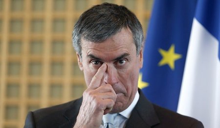 Tränchen beim Abschied: Jérôme Cahuzac bei der Übergabe der Amts...