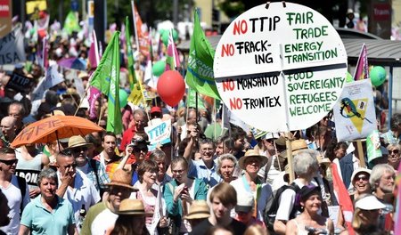 »TTIP stoppen, Klima retten, Armut bekämpfen« – Demonstration in...