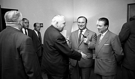 Bundeswirtschaftsminister Ludwig Erhard (CDU) empfängt Vertreter... Bundeswirtschaftsminister Ludwig Erhard (CDU) empfängt Vertreter...