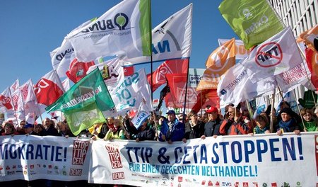 Gegen den »Frontalangriff auf die Demokratie«: TTIP-Gegner am So...