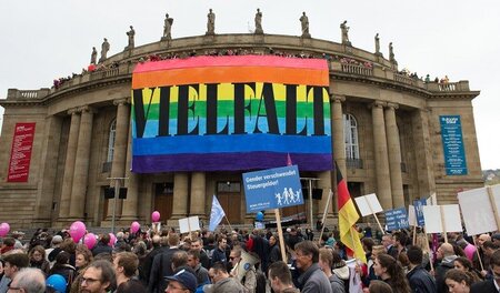Während rechte Populisten Sodom und Gomorrha witterten, protesti... Während rechte Populisten Sodom und Gomorrha witterten, protesti...