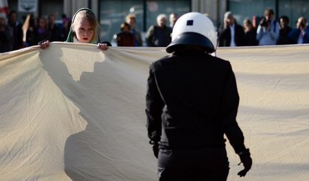 In Erinnerung an die Proteste am Tahrir-Platz: Künstler stellen ...