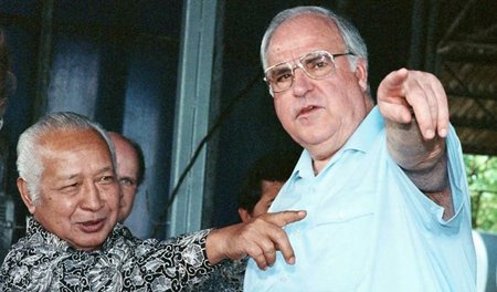 Während seiner Amtszeit besuchte Bundeskanzler Helmut Kohl insge... Während seiner Amtszeit besuchte Bundeskanzler Helmut Kohl insge...