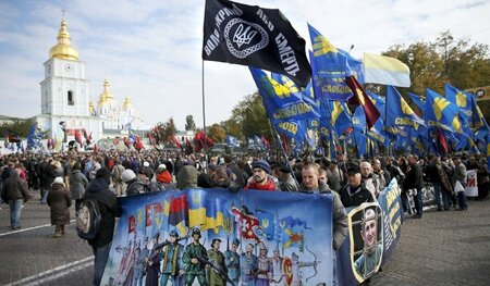 Anhänger der Swoboda-Partei am »Tag der Verteidiger des Vaterlan...