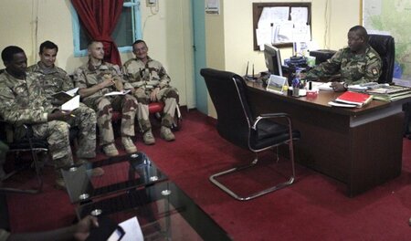 Potentielle Mitglieder einer Eingreiftruppe: Soldaten aus Niger,...