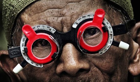 »The Look of Silence«: Adi ist Optiker und konfrontiert die früh...