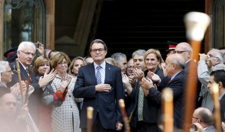Referendum verteidigt: Applaus für Kataloniens Regierungschef Ar...