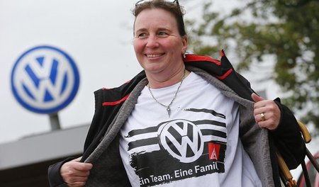 Die IG Metall versucht noch, den Laden zusammenzuhalten, während... Die IG Metall versucht noch, den Laden zusammenzuhalten, während...