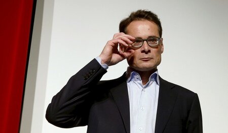 Rechte Partystimmung: Roger Köppel bei der Ankunft auf der Wahlf...