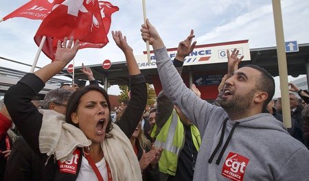 Protstkundgebung von Mitarbeitern der Air France gegen Inhaftier...