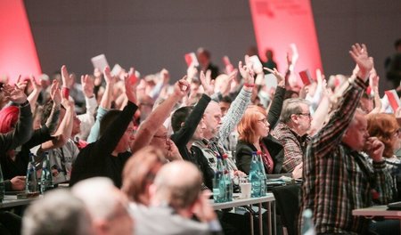 Einigkeit: Delegierte des Gewerkschaftstages der IG Metall bei d...