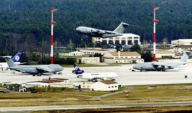 Milliarden haben die USA in Ramstein investiert, das Drehkreuz f...