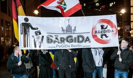 Neofaschisten, Hooligans und Esoteriker: der Pegida-Ableger Bärg...