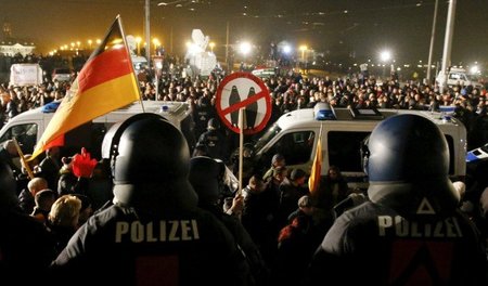 »Beide Lager« am Montag in Dresden unter Polizeiaufsicht: Vor de...