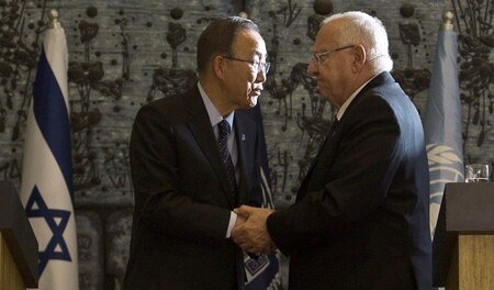 UN-Generalsekretär Ban Ki Moon und Israels Präsident Reuven Rivl...