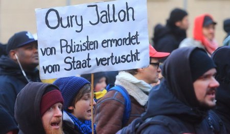 Ein Polizeimord, mit staatlicher Schützenhilfe? Der Fall Oury Ja... Ein Polizeimord, mit staatlicher Schützenhilfe? Der Fall Oury Ja...