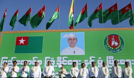 Myanmar am freitag: Kandidaten der regierenden Partei USDP vor e... Myanmar am freitag: Kandidaten der regierenden Partei USDP vor e...