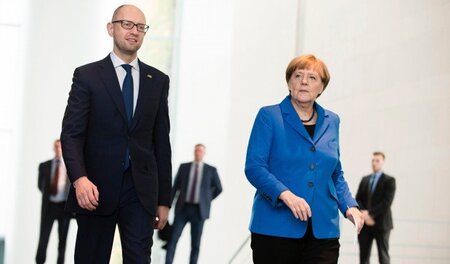»Frontalunterricht« vom Podium: Arseni Jazenjuk, ukrainischer Mi... »Frontalunterricht« vom Podium: Arseni Jazenjuk, ukrainischer Mi...