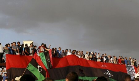 Protest gegen Pläne für eine Einheitsregierung am Freitag in Ben... Protest gegen Pläne für eine Einheitsregierung am Freitag in Ben...