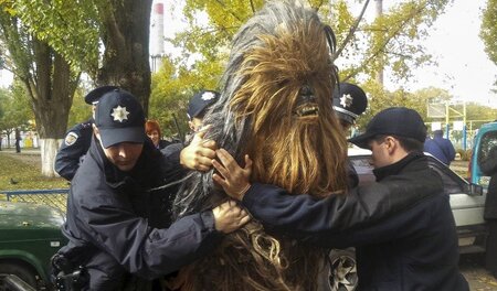 Noch so ein Zwischenfall: Polizisten in Odessa verhaften am Wahl... Noch so ein Zwischenfall: Polizisten in Odessa verhaften am Wahl...