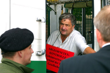 Auch Peter Grottian mußte in die Wanne