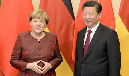 Raute für China: Angela Merkel (CDU) neben dem chinesischen Staa...