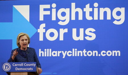 Kämpfen für wen? Hillary Clinton bei einem Wahlkampfauftritt am ...