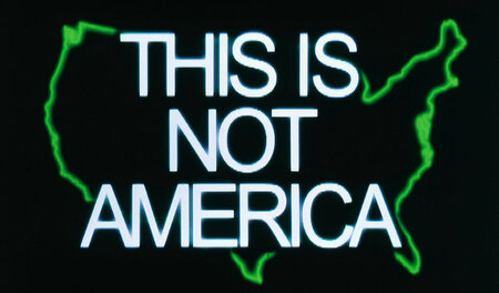 Politische Nachhilfe: »A Logo for America« - eine Leuchtreklame,...