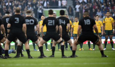 Eine flotte Tanzeinlage. Das neuseeländische Rugby-Team versucht...