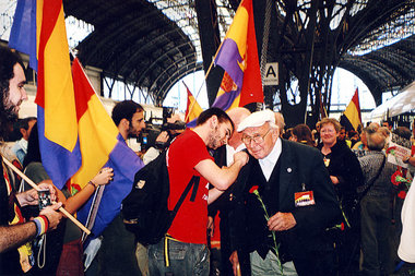 Begrüßung in Barcelona: Der jüngste Interbrigadist ist 86 Jahre ...