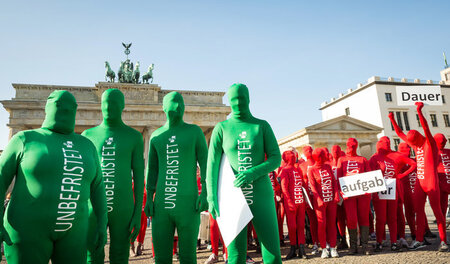 Gravierender Unterschied: Aktion der GEW gegen »Befristung« am M...