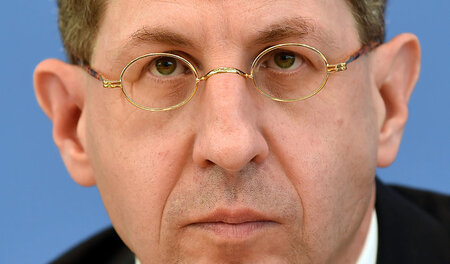 Hat die rechte Szene der BRD fest im Blick. Sehr fest. Hans-Geor...