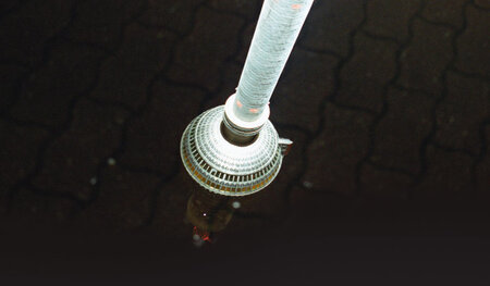 Das ist nicht der Arm des Kraken sondern der Berliner Fernsehtur...