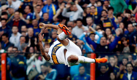 Fliegen lernen: Fabián Monzón nach seinem Siegtor für die Boca J...